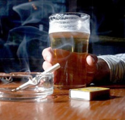 Rupt de beat, a făcut scandal în barul de la Aliman